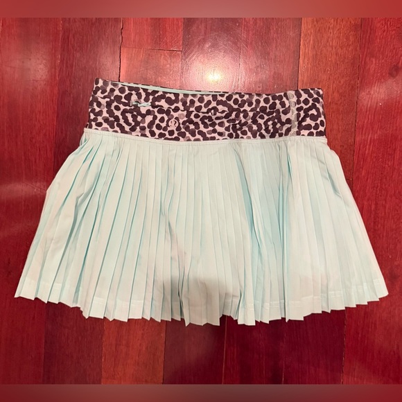Lululemon blue with cheetah pattern pleated athletic skort - Picture 3 of 3